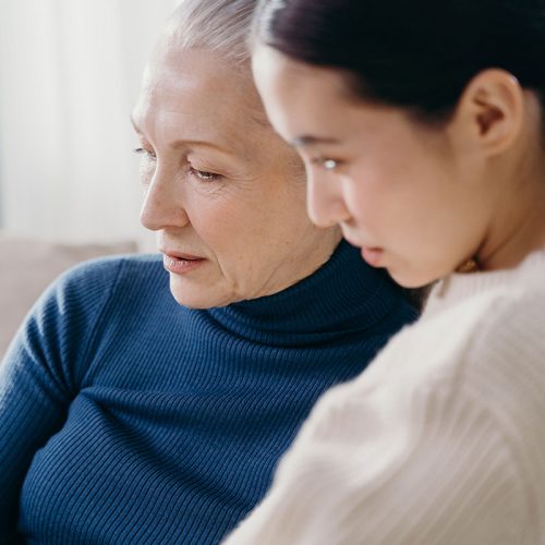 为什么我们需要更公开地谈论照顾老人的挑战
